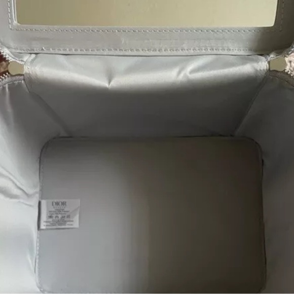 DIOR Beauty Vanity Case With Mirror Around The World Motif 2024 - Picture 2 of 2